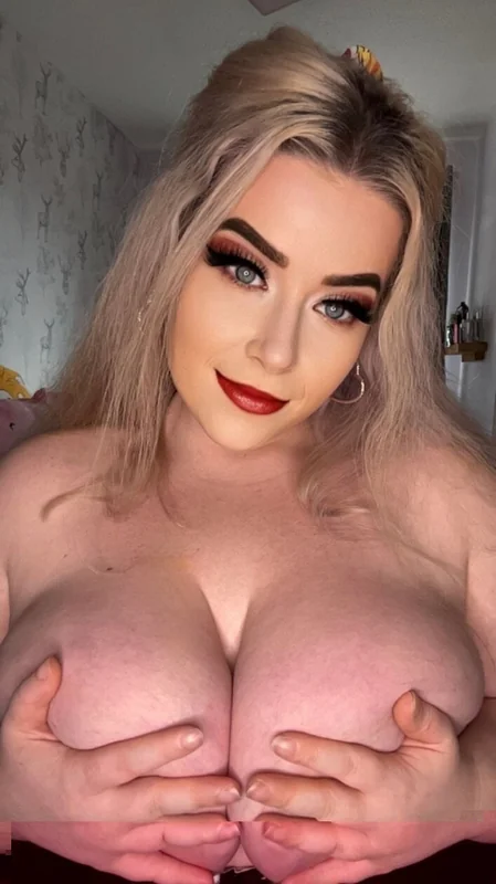 Amelia Skye - OnlyFans Creator Profile Picture