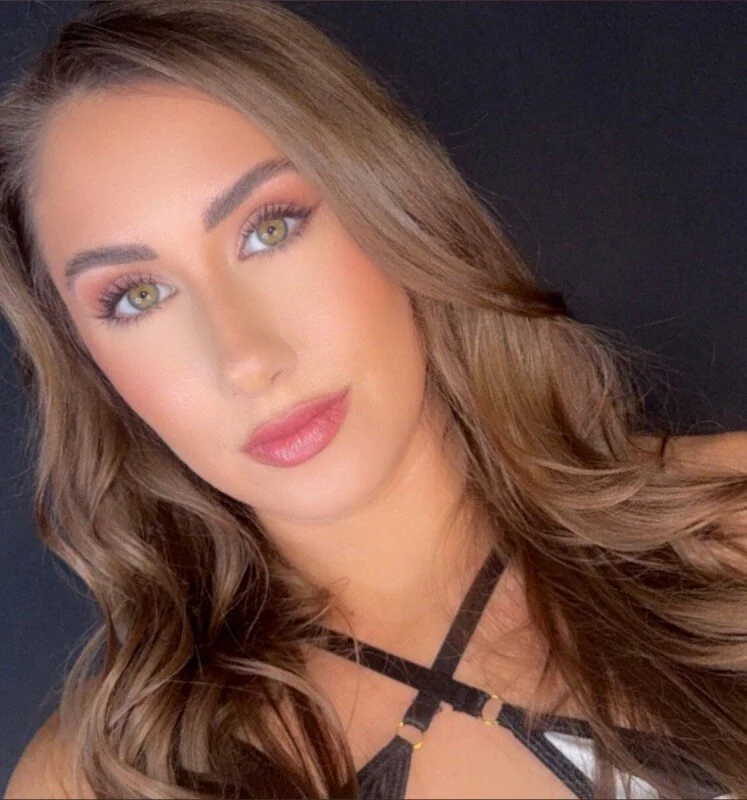 April Nicole - OnlyFans Creator Profile Picture