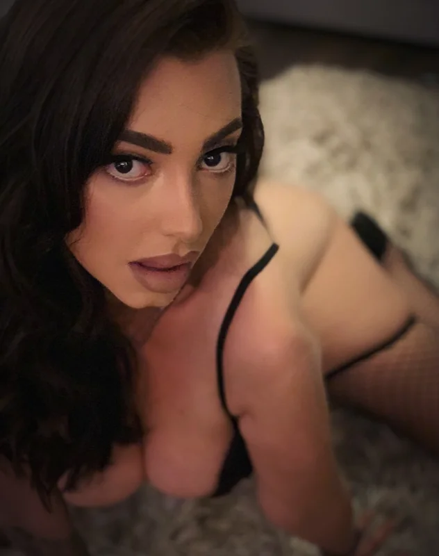 Baby brown eyes OnlyFans Profile