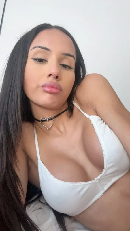 ari OnlyFans Profile