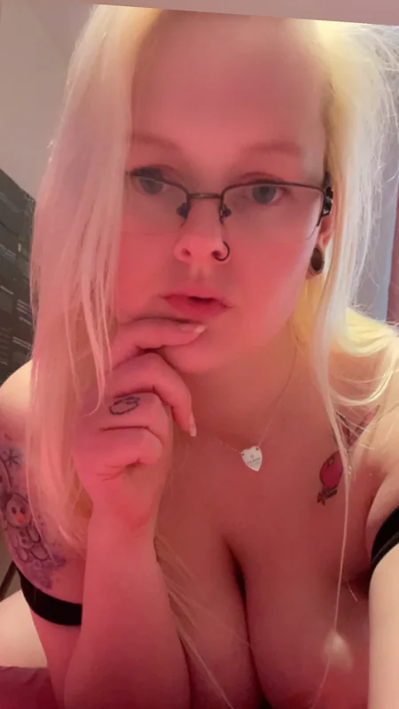 Bella is wet - OnlyFans Creator Profile Picture