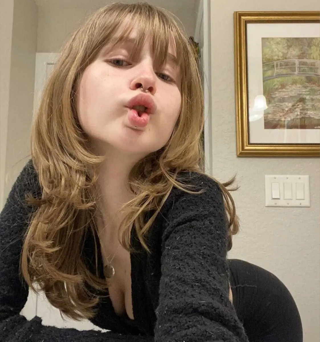 Bella OnlyFans Profile