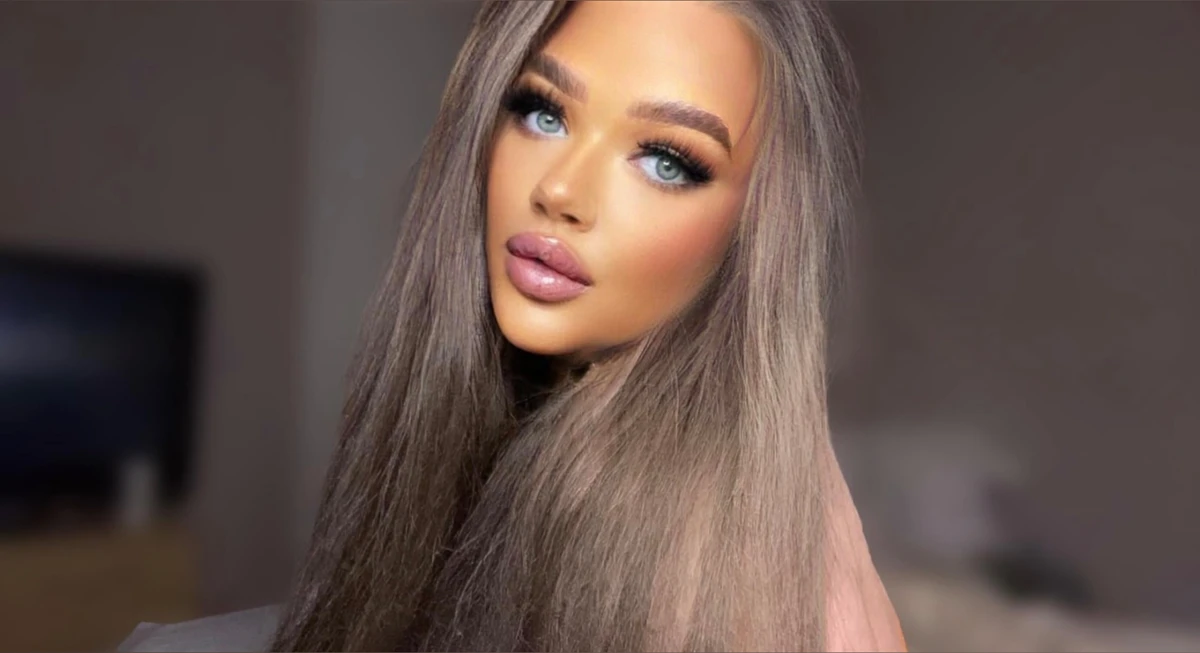 Brogs (@bustyyybrunette) OnlyFans petite skinny creator profile photo