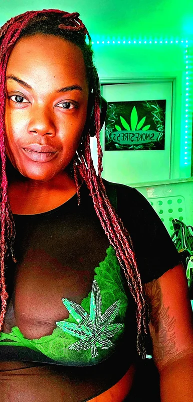 Smokestress OnlyFans Profile