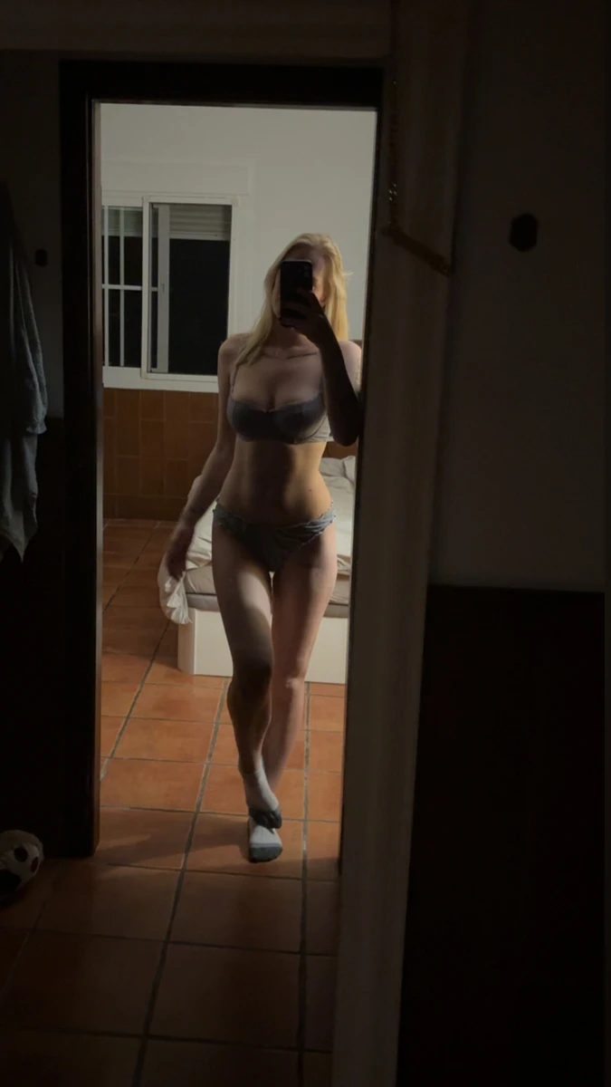 Din riktiga sexdocka (@carlavagnen) OnlyFans exclusive creator profile photo