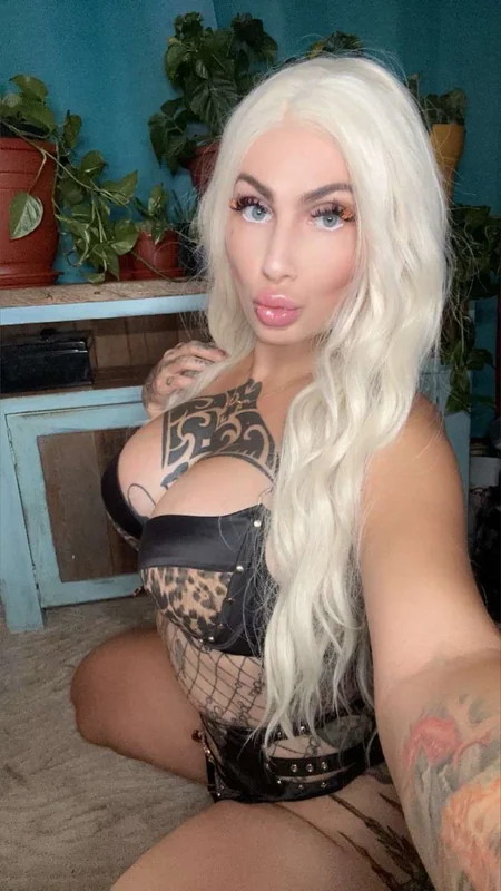 SPLIT TONGUE BIMBO - OnlyFans Creator Profile Picture