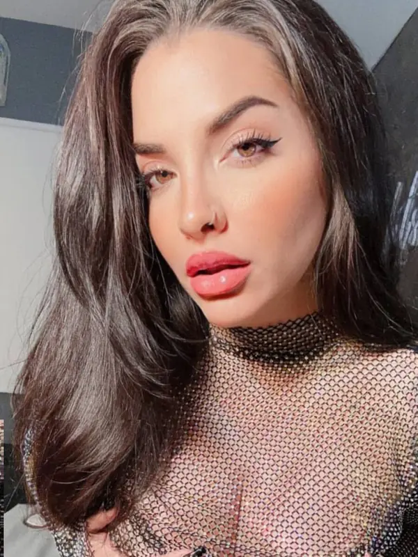 CLARA OnlyFans Profile