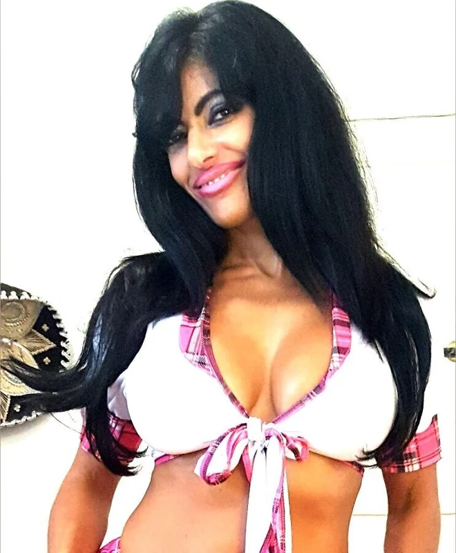 CLAUDIA SMITH naughty busty cougar - OnlyFans Creator Profile Picture