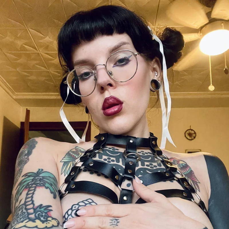 Goth Babe Liss SEXTING QUEEN - OnlyFans Creator Profile Picture