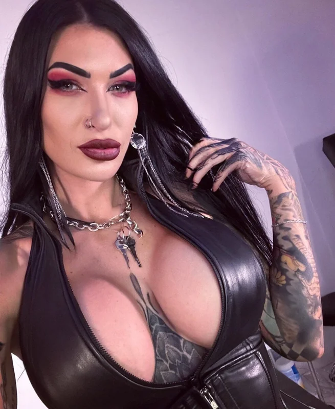 Mistress Damazonia OnlyFans Profile