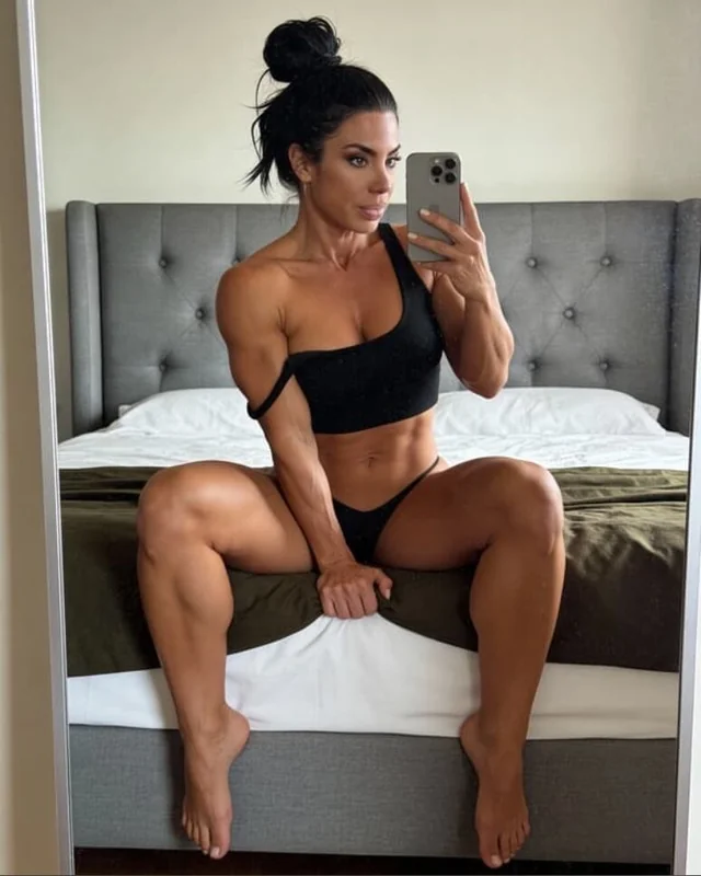 Elena Fox Muscle Mommy Fitness Model OnlyFans Profile
