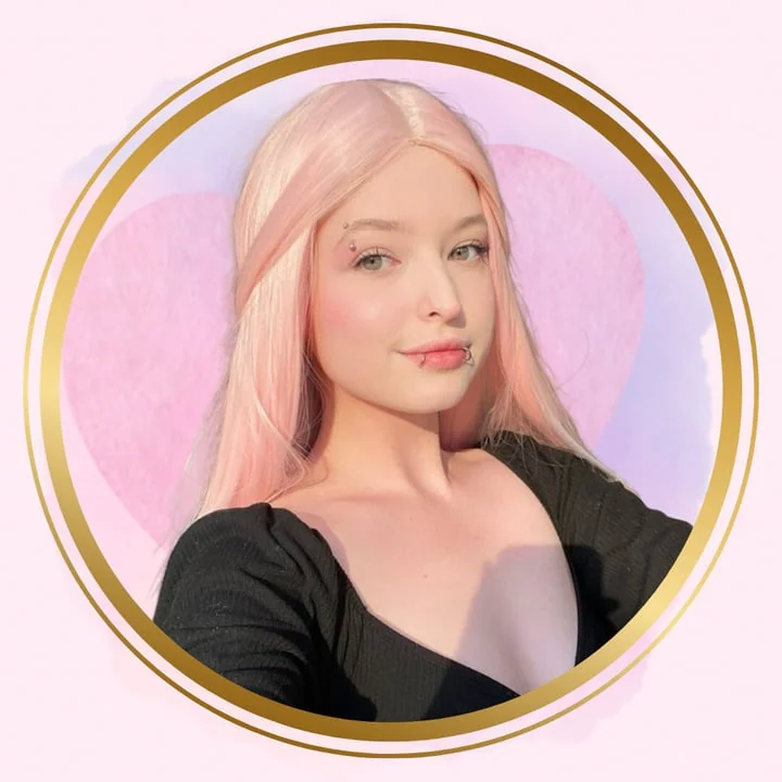 𝐿𝑜𝓋𝑒𝓁𝓎 𝐸𝓁𝒾𝓃𝒶 OnlyFans Profile