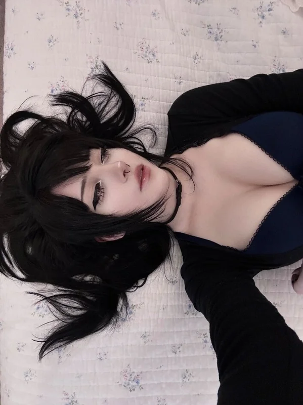 Ellie 3 OnlyFans Profile