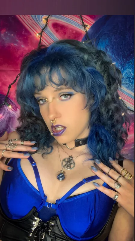 Emberann4 OnlyFans Profile