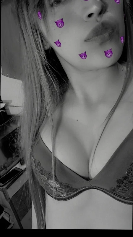 Emily_R.G OnlyFans Profile