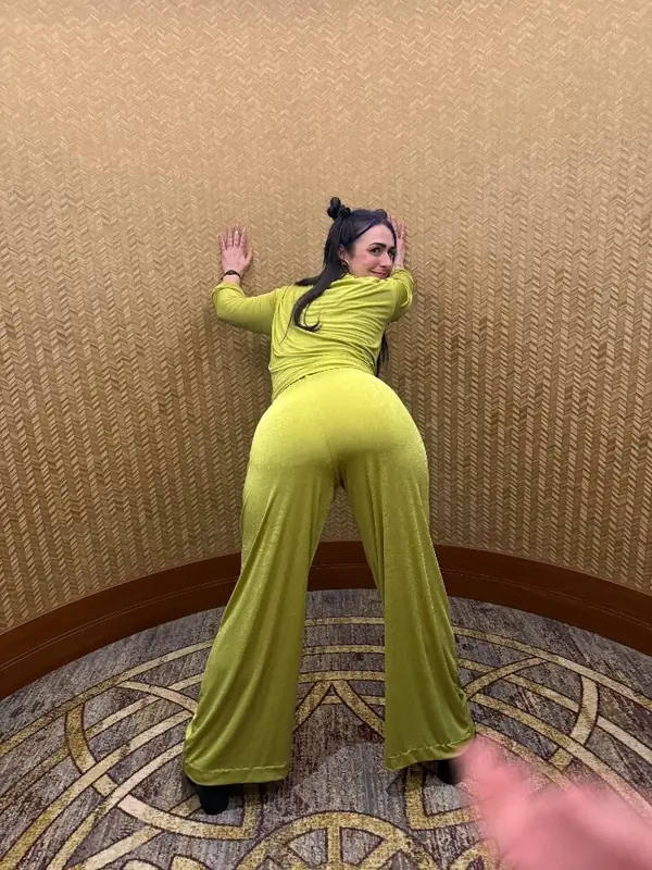 s-OF-ia - OnlyFans Creator Profile Picture