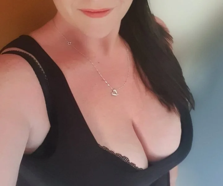 Flirtydirtywifey OnlyFans Profile