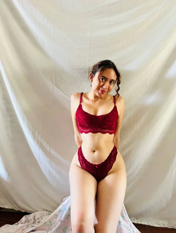 Genevieve FREE OnlyFans Profile