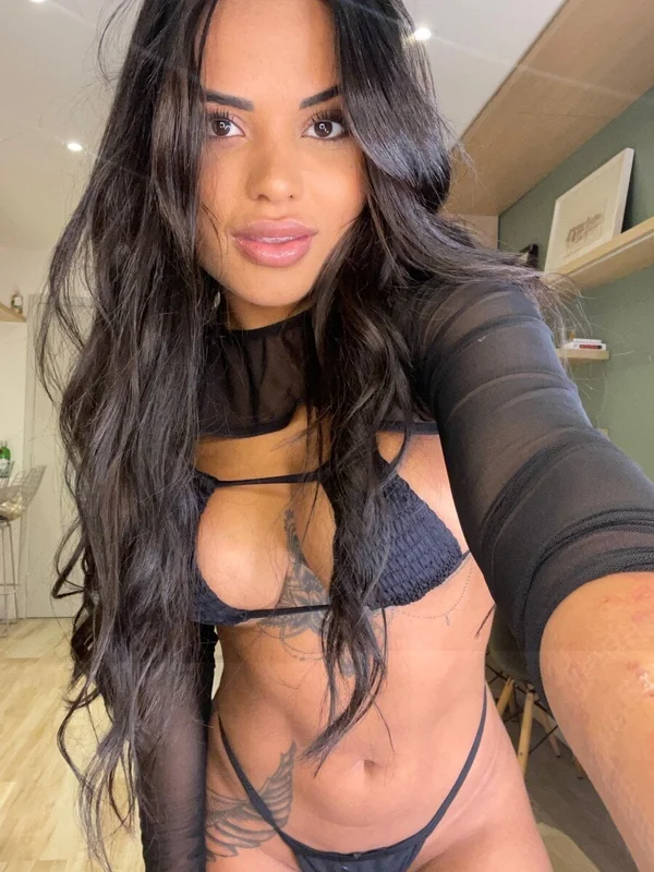 Geovanna Paes OnlyFans Profile