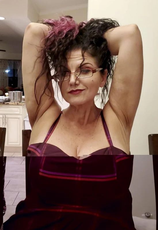 Glittervamp9 OnlyFans Profile