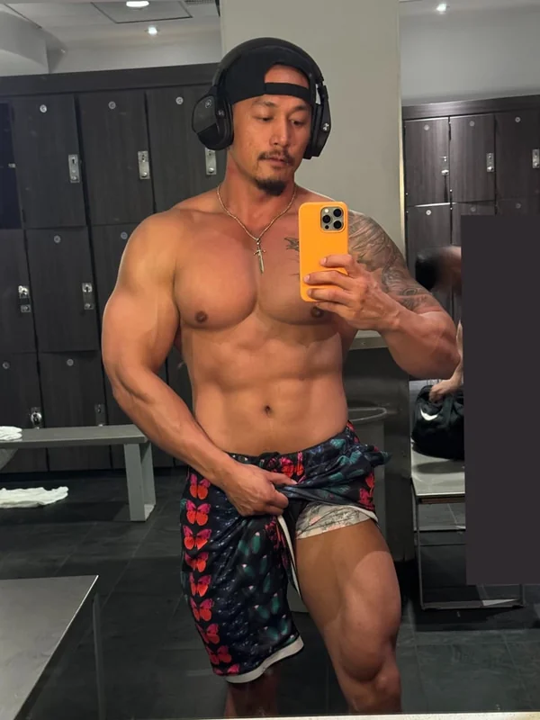 Han Cross OnlyFans Profile