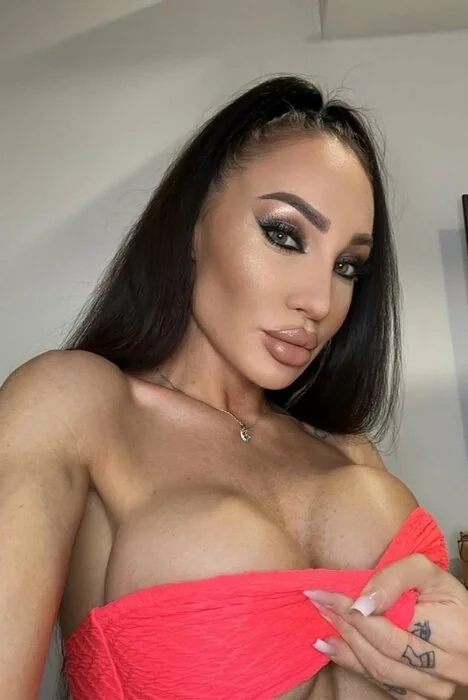 Isabella Black OnlyFans Profile
