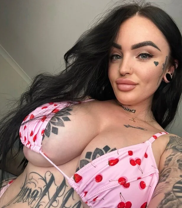 Tattooed brat OnlyFans Profile