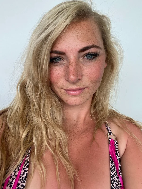 Becky Houzé - OnlyFans Creator Profile Picture