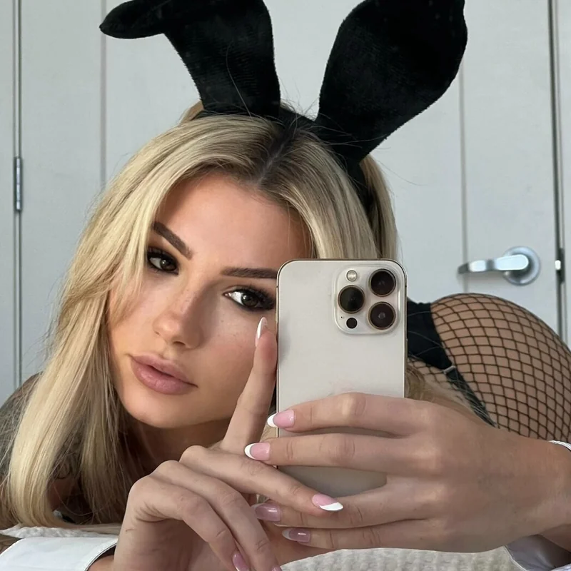 Julie Ambrose - OnlyFans Creator Profile Picture