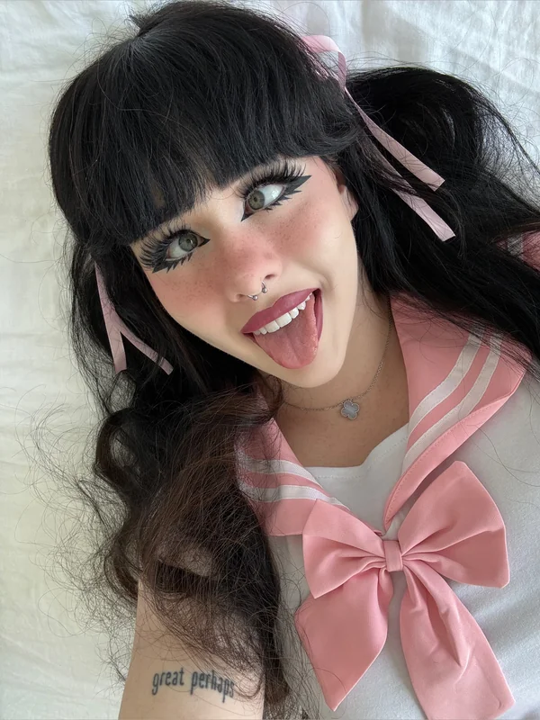 Lara Rose - OnlyFans Creator Profile Picture