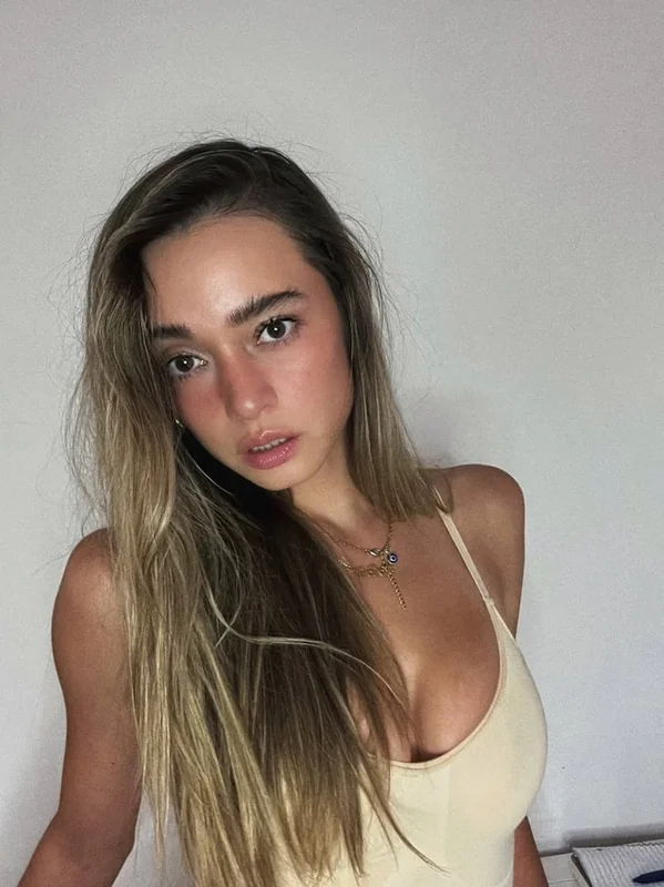 Larissa Schot OnlyFans Profile