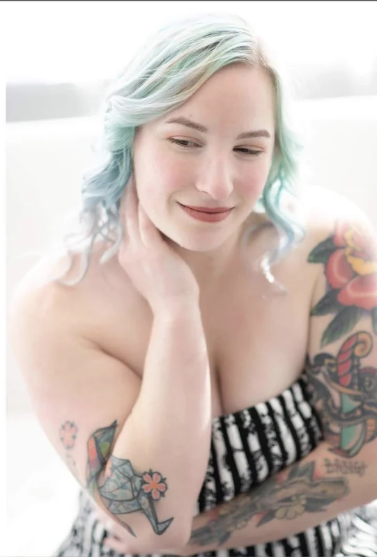 Laurzombi OnlyFans Profile