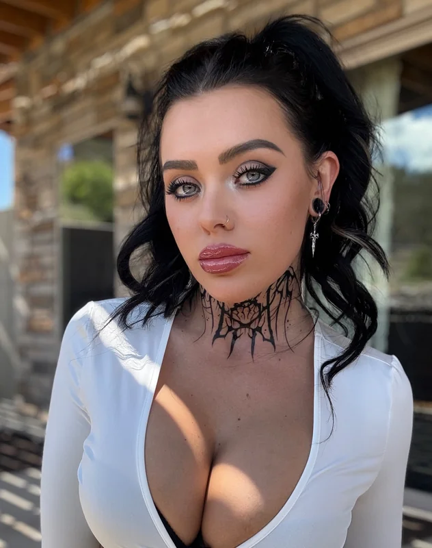 Lou Lou Belle OnlyFans Profile