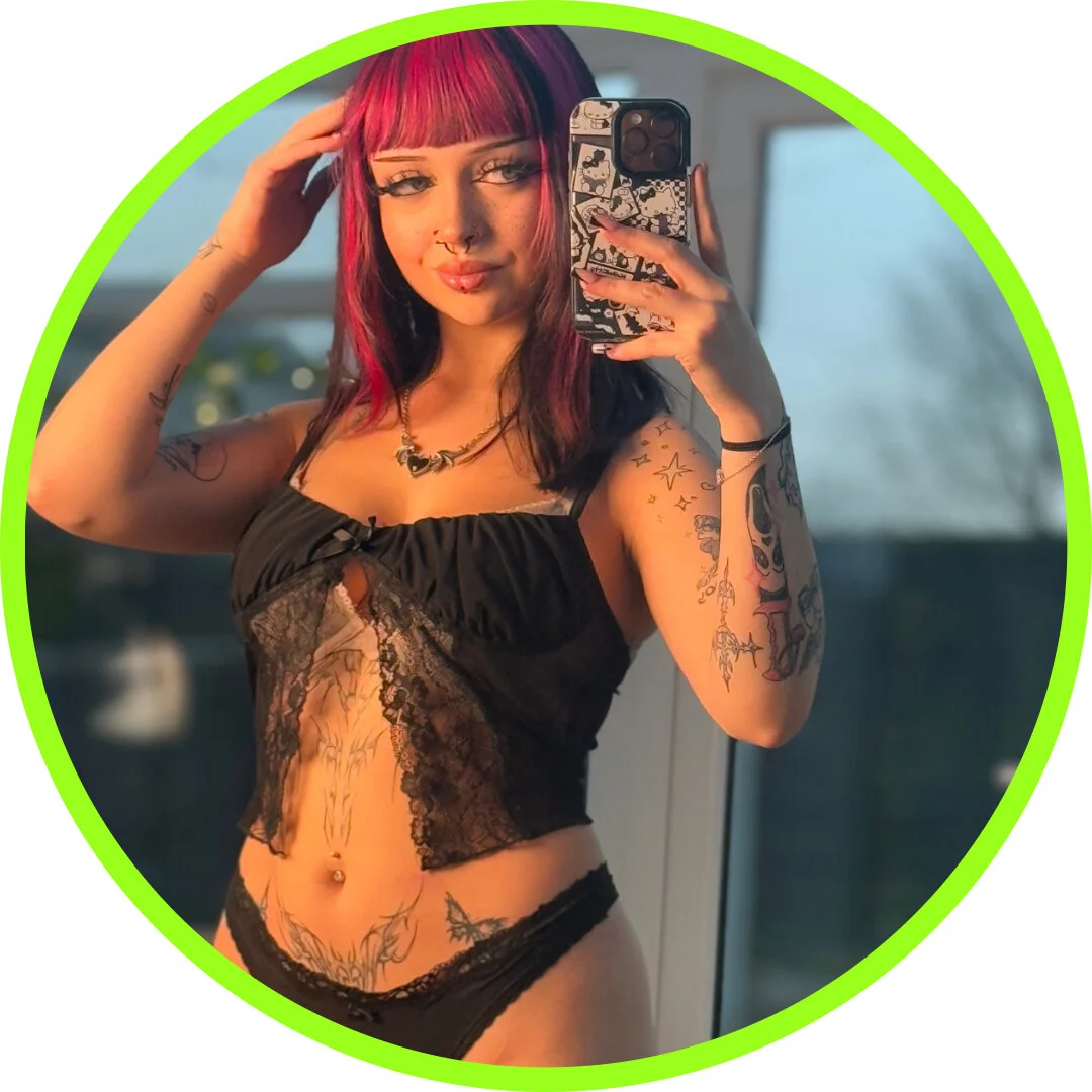 Lucy (5'0/ 152cm) OnlyFans Profile