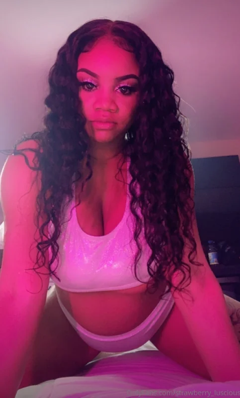 Luscious_ strawberry - OnlyFans Creator Profile Picture