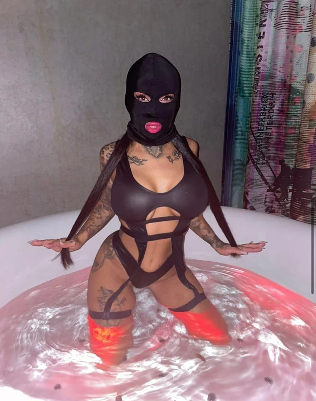 Lya la pirate - OnlyFans Creator Profile Picture