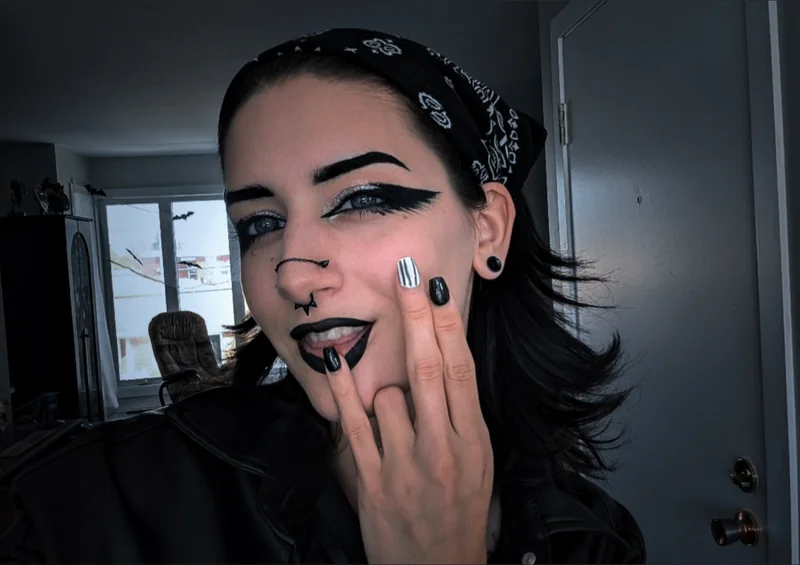 𝕷𝖔𝖚 - OnlyFans Creator Profile Picture