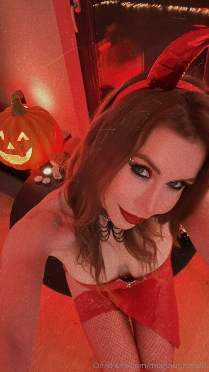 Mia OnlyFans solo creator profile photo