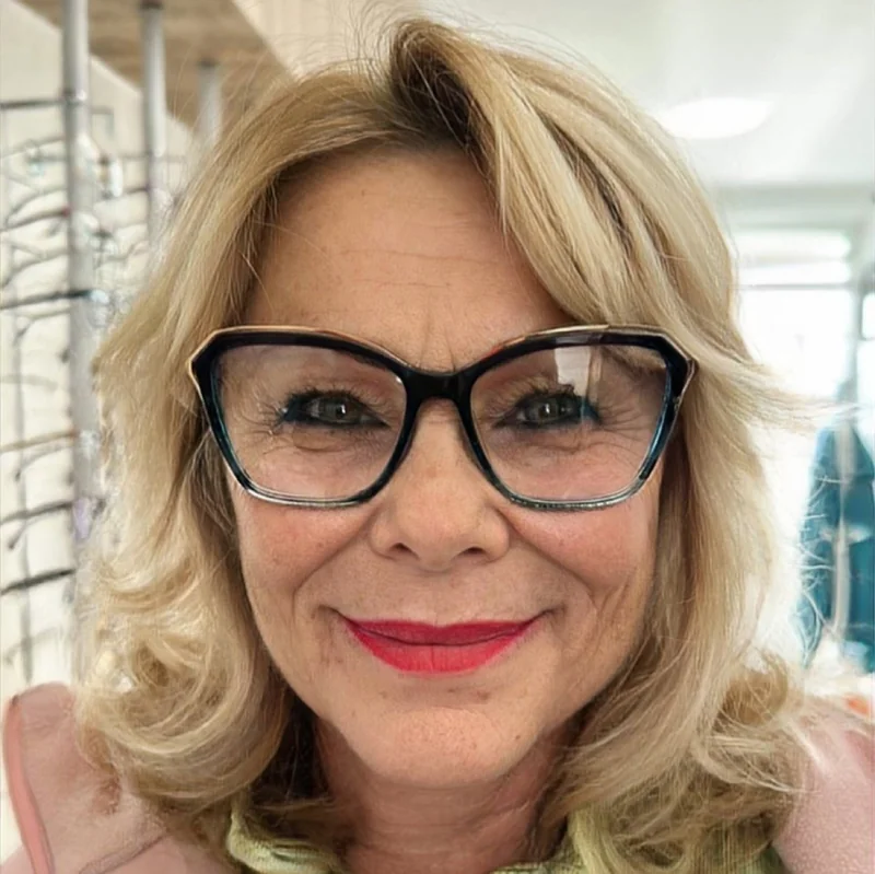 Mommy Molly KITTY AT FEED OnlyFans Profile