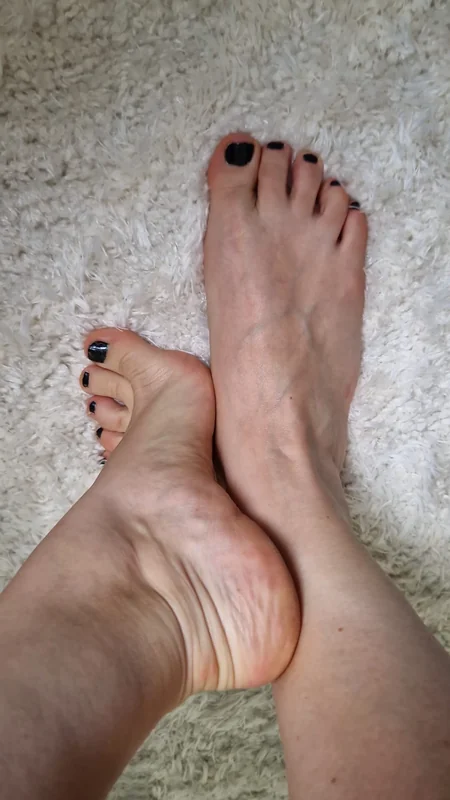 Moms &amp; feet OnlyFans Profile