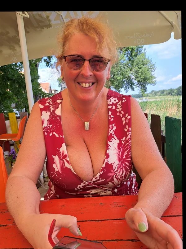 Eva Natural Busty OnlyFans Profile