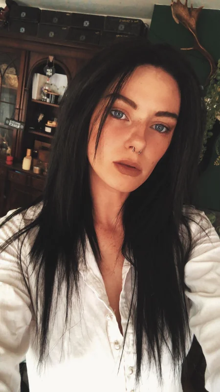 Onliee5mil3here OnlyFans Profile