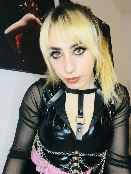 Pornelia OnlyFans Profile