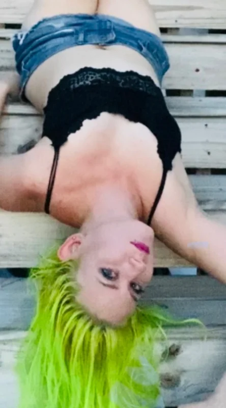 Peaches(Isastonedfruit) OnlyFans Profile