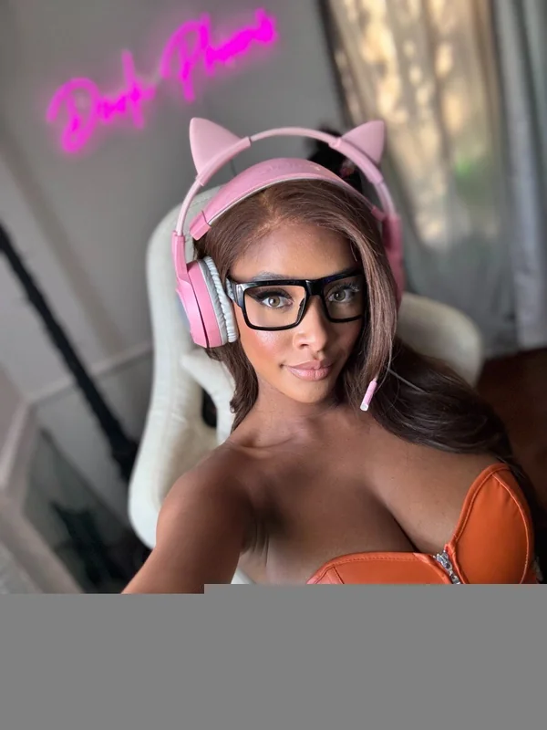 Phoenix Skye OnlyFans Profile