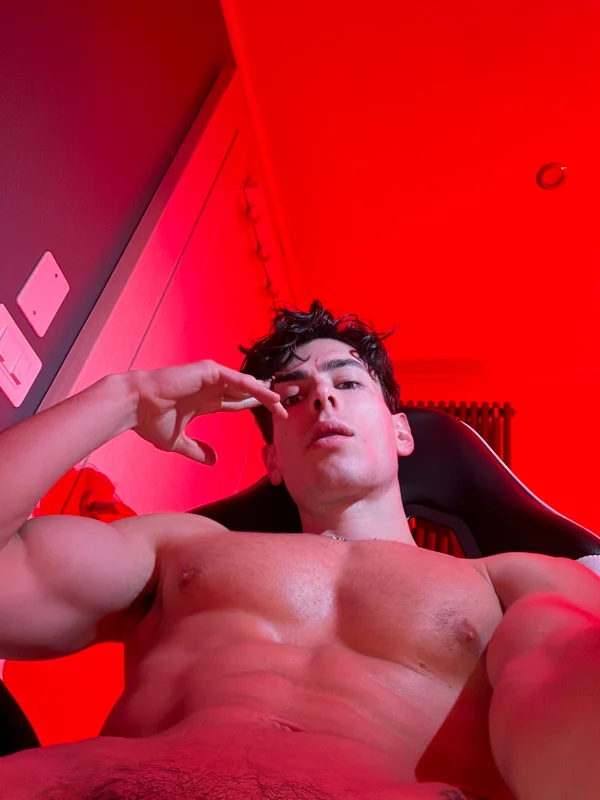 Realemanueleof OnlyFans Profile