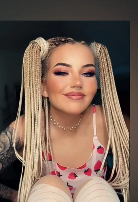 Saltybabyvivien OnlyFans Profile