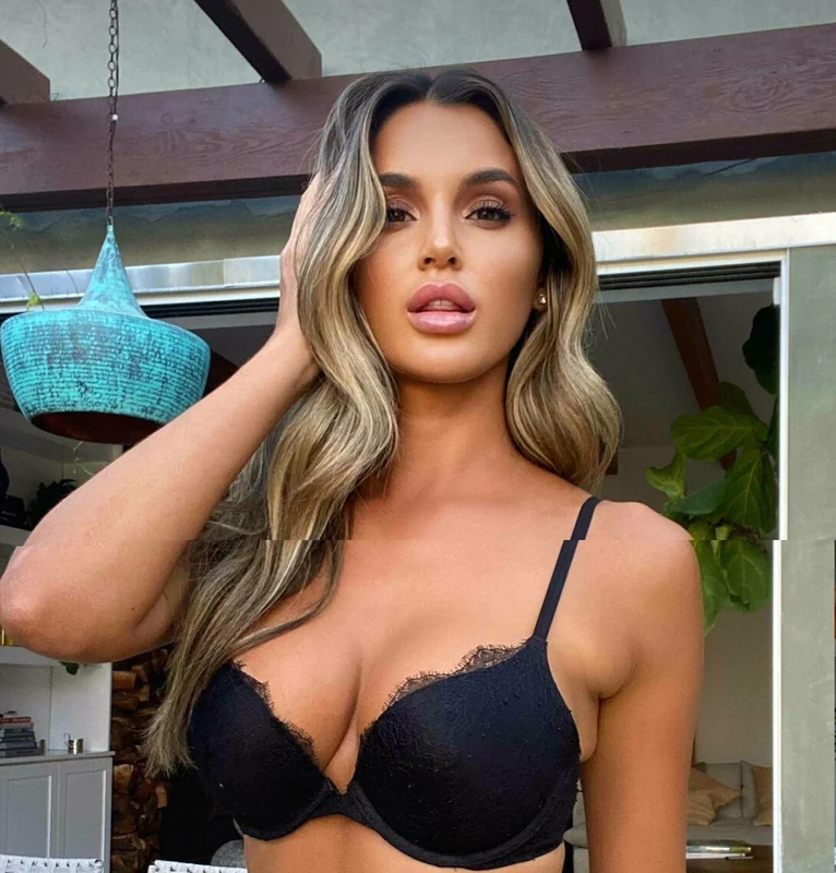 Sarah A OnlyFans Profile