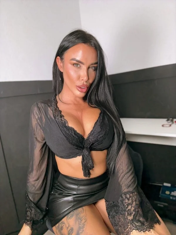 Sarahobsessedxoxo OnlyFans Profile