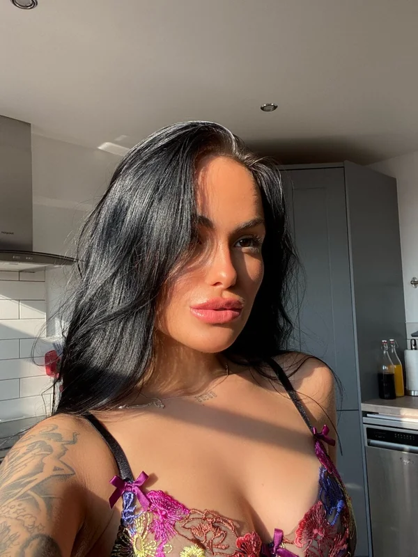 SASKIA JADE OnlyFans Profile